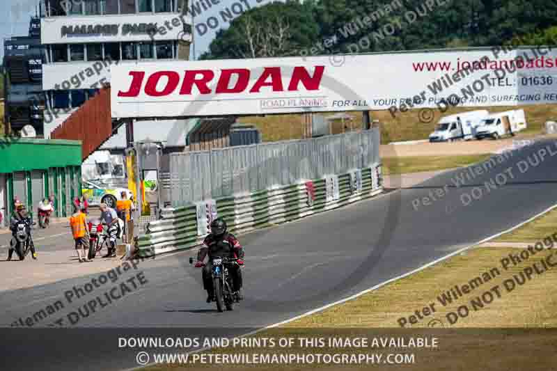 Vintage motorcycle club;eventdigitalimages;mallory park;mallory park trackday photographs;no limits trackdays;peter wileman photography;trackday digital images;trackday photos;vmcc festival 1000 bikes photographs